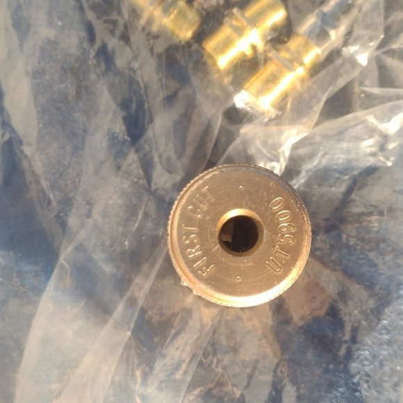 Silver and Gold Metal Connectors& Stereo Adapter - Picture 2 of 3